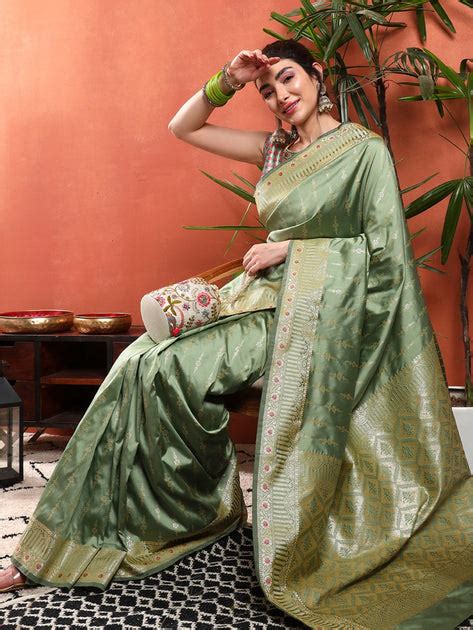 Mehendi Celebration Outfits – Tagged "Banarasi"– Chhabra 555