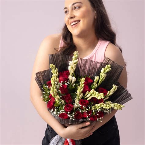 Send Tube Rose & Red Rose Bouquet Online - Fresh Delivery!