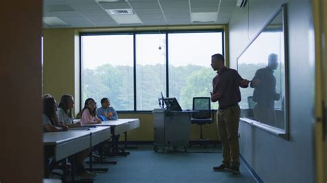 What Are The Benefits of Attending a Local Community College?