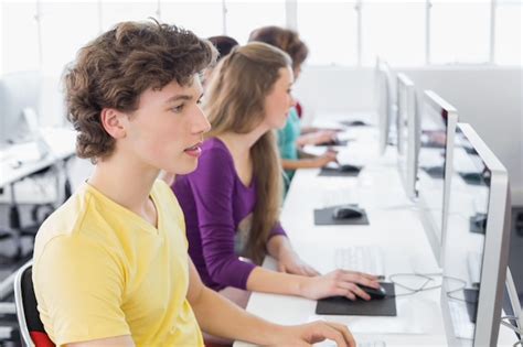 Students in Computer Room 的图像结果