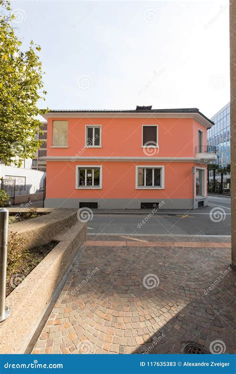 Red Commercial Complex 的图像结果