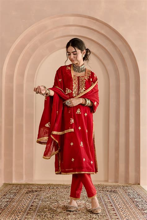 Georgette Straight Gotta Patti Detailing With Dupatta Shama Maroon Kur ...