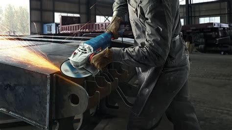 PRO GWS 24-230 Angle Grinder | Bosch Professional