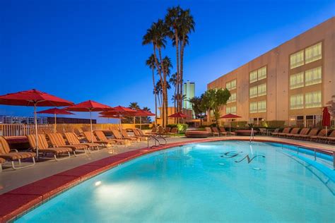 GOLDEN NUGGET LAUGHLIN - Resort Reviews, Photos, Rate Comparison ...