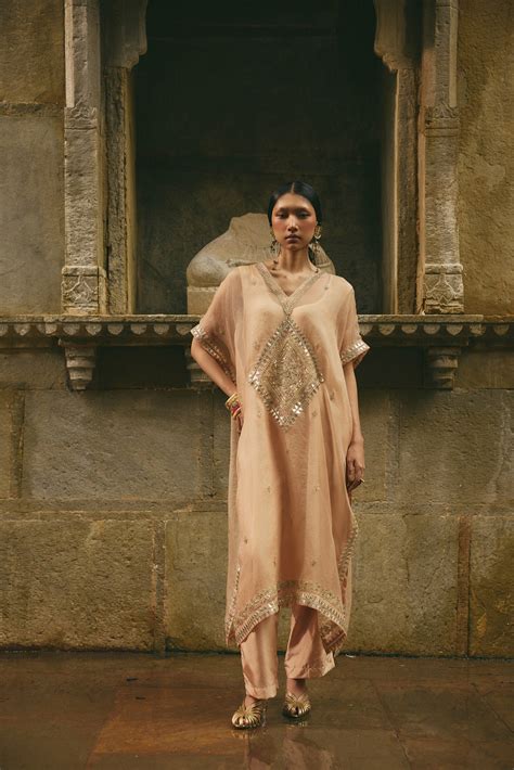 Beige Kaftan Set – AVACARA