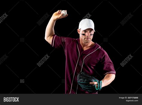Baseball Pitcher Front View 的图像结果