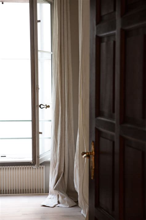 Should Bedroom Window Curtains Touch The Floor at Tara Brothers blog