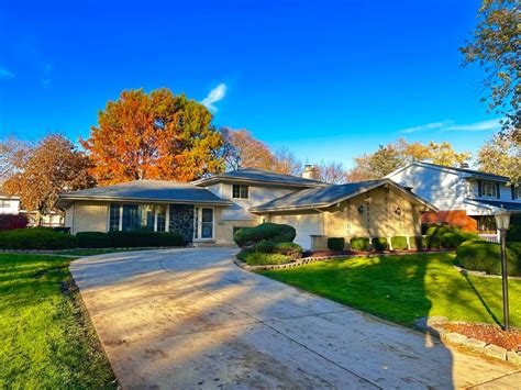 18W160 73rd St, Darien, IL 60561 | Homes.com