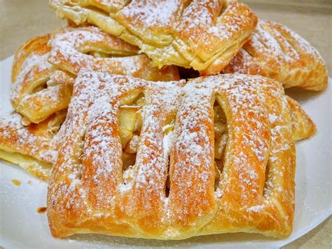 Слойки с яблоками из готового слоеного теста, рецепт с фото пошагово и ...