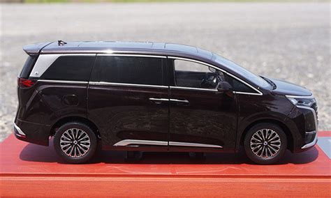 1:18 BYD Denza D9 MPV Diecast Car | Alloy Model for Collectors ...