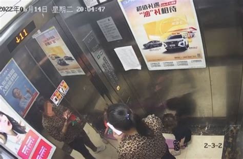 杭州2岁女童被保姆遗留电梯后坠楼身亡，父亲讲述更多细节_小桃_孩子_吴女士