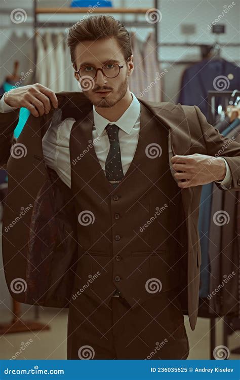 Prestine Business Man in Suit 的图像结果