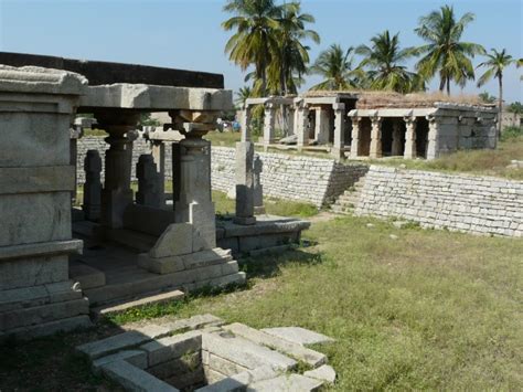Hampi Hopping, Royal Center: Around Lotus Mahal Enclosure | Sarson ke Khet