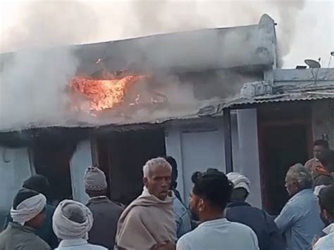 3 houses catch fire in Khandwa, man burnt alive alone 6 fire brigades ...