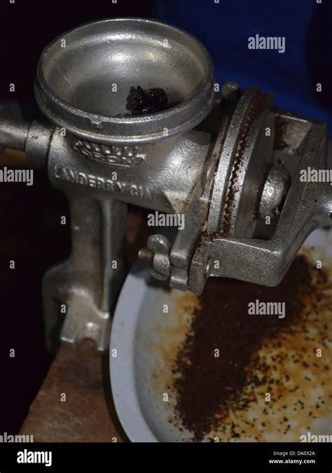 Hand Grinder Machine 的图像结果