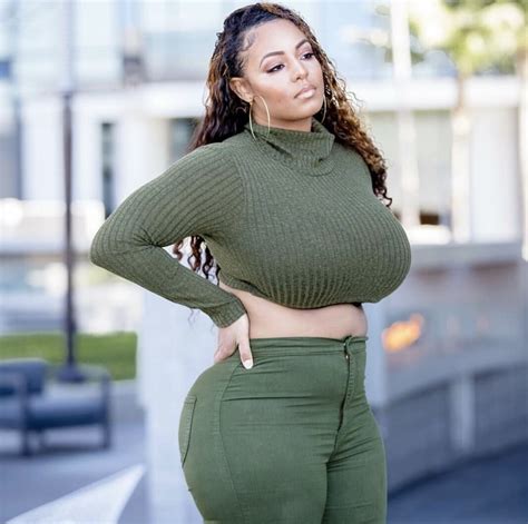 Dívka s gigantomastií, která dokázala svou nevýhodu proměnit ve výhodu: Stephanie Nelson - Zivot