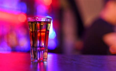 6 Super Easy Magic Tricks To Impress Girls At A Party