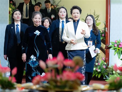 Photos : Peng Liyuan visite le Musée des Femmes du Vietnam — Chine ...