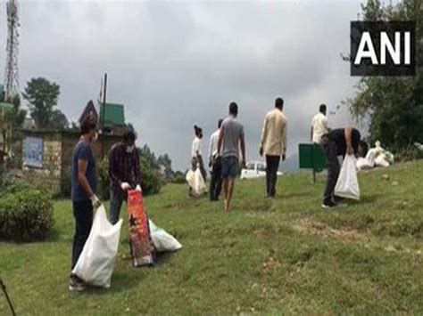 Dharamshala youths collect garbage, motivate others to do so