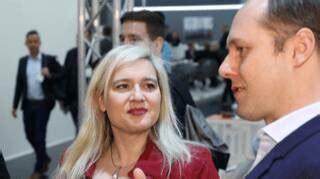 Auszeichnung: Staatsministerin Huml erhält Health:Angel - Häusliche Pflege