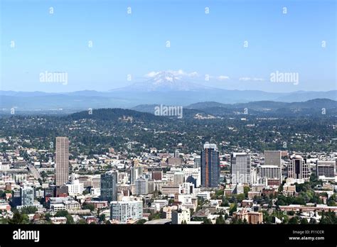 Skyline portland oregon mt hood hi-res stock photography and images - Alamy