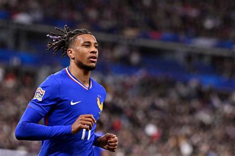 Olise sang Bintang Bayern Bidik Posisi Kunci Skuad Prancis