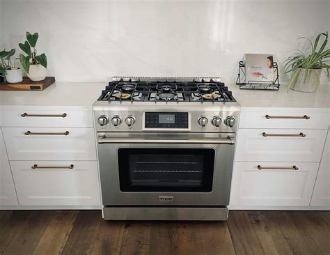 Gordon Ramsay by Thor Kitchen 48-Inch Professional Gas Range with Liqu