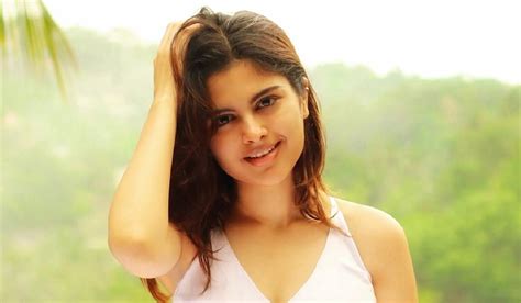 Click Bits: தேவதை வம்சம் நீயோ... சஞ்சனா கிருஷ்ணமூர்த்தி வசீகர க்ளிக்ஸ் ...