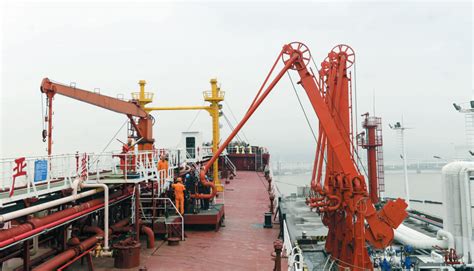 舟山海盛航务工程有限公司--航工168新装备的HHP50液压锤
