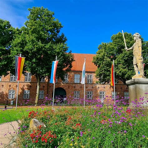 ROLAND STATUE (2025) All You Need to Know BEFORE You Go (with Photos ...