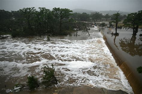 Texas flooding updates: Over 130 dead as flash flood threat increases ...