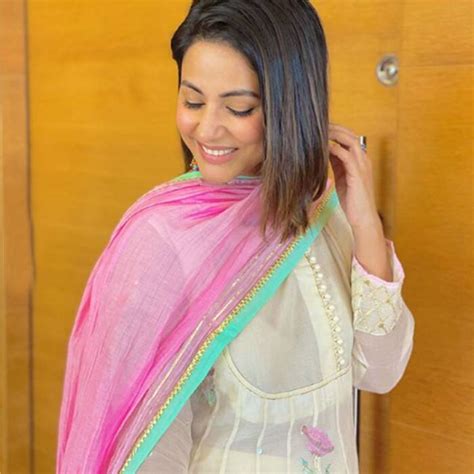 Hina Khan Goes Sultry