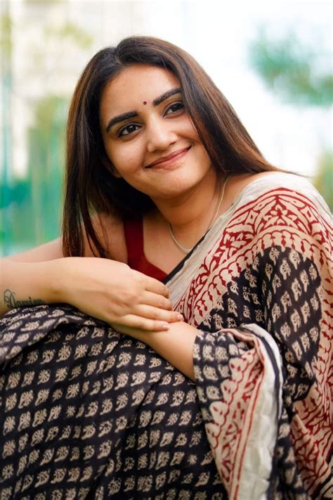 Buy Cotton/Linen Blend Sarees Online | Linen World