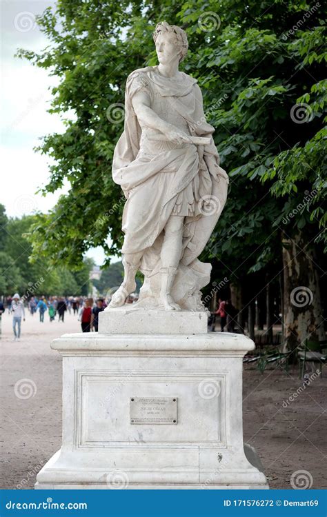 Statue of Julius Caesar editorial photography. Image of sculpture ...