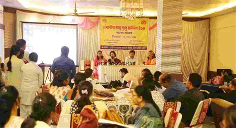 मध्य प्रदेश: मातृ मृत्यु दर कम करने फील्ड में जाकर ट्रेनिंग दें ...