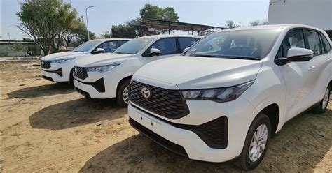 Toyota Innova Hycross GX, VX & ZX variants in a comparison video