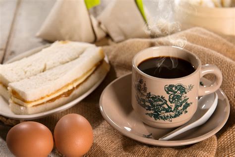 东方早餐位于马来西亚，包括咖啡nasi Lemak烤面包和半煮鸡蛋 库存照片 - 图片 包括有 é²œç¾ž, æ±‰è¯­: 217607794