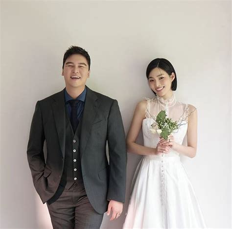 Actor Lee Jang Woo ties the knot with Jo Hye Won, 'I Live Alone' cast ...