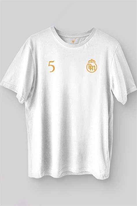 Real Madrid Zizou Tribute White Oversized Tee – Football Fashion