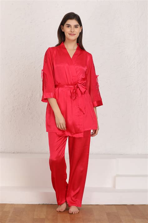 Red satin Night suit with robe - Private Lives