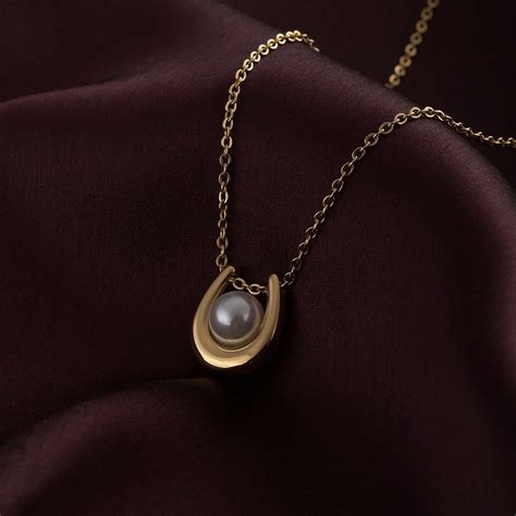 Pearl Embellished U Necklace – PALMONAS