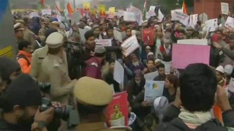 CAA पर प्रदर्शन, जानिए दिल्ली के किन इलाकों में बंद है इंटरनेट-मोबाइल ...