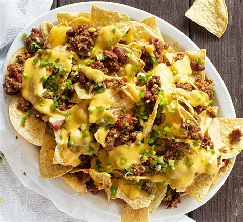 Nachos con queso, carne molida y bacon. Simple y perfecto para ...