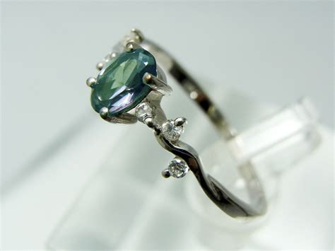 アレキサンドライト Corundum・オーバル リング 【誕生石6月】【即納】 | アレキサンドライト.in 合成&天然アレキサンドライト専門宝石店