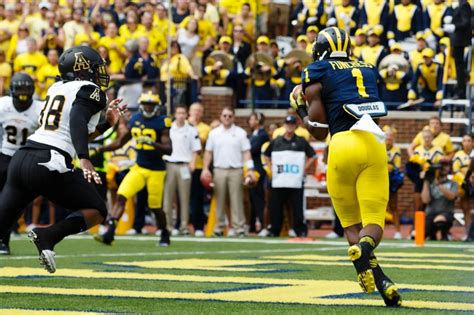 Michigan TE Devin Funchess with the monster stiff arm (GIF)