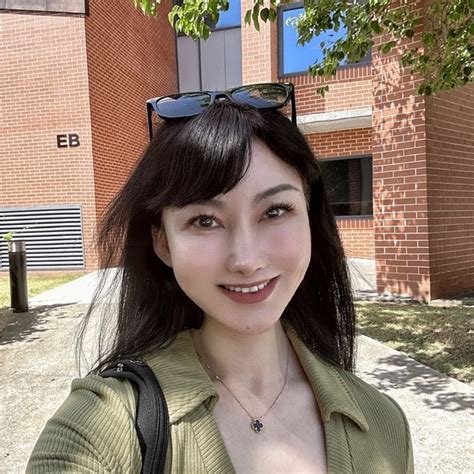 Jennie - Chinese teacher - ₹3041/h