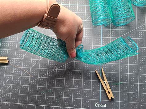 10X10 Deco Mesh Tutorial Using the Rolled Method 的图像结果