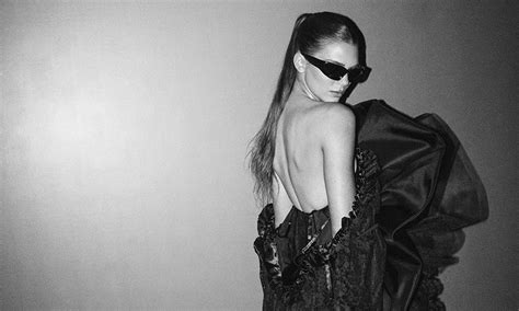 Kendall Jenner rocks the Oscar after-party in a Dramatic Balenciaga Dress