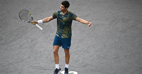 Paris Masters: Carlos Alcaraz cruises into quarters, Lorenzo Musetti ...