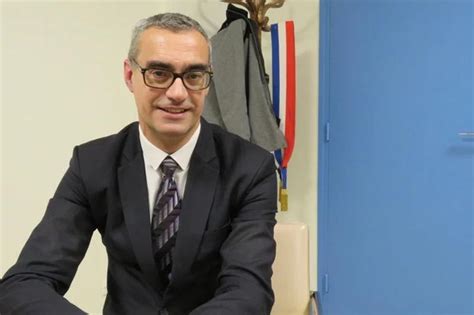 Francuski gradonačelnik bez odjeće trčao ulicom nakon što mu je ...